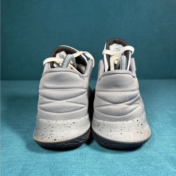 Size 7Y/8.5Women - Nike Kyrie Flytrap 5 shoes - Picture 2 of 9